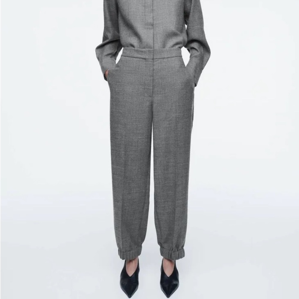 COS elevated comfort. Like new. Winter 2025